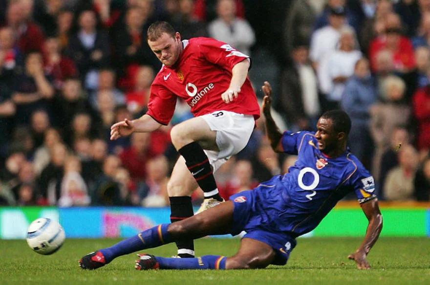 Rooney v souboji s Vieirou