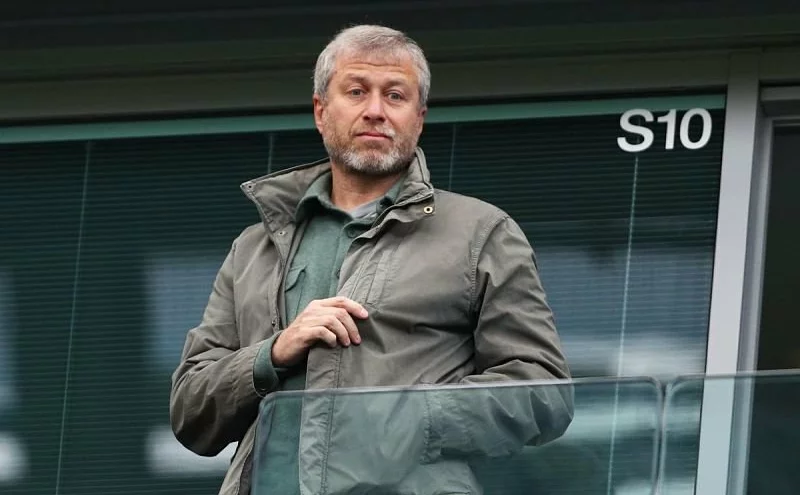 Oligarcha Abramovič tlak neustál, prodává Chelsea